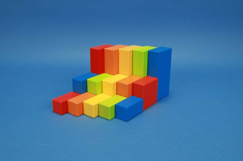 cubes en bois coloré